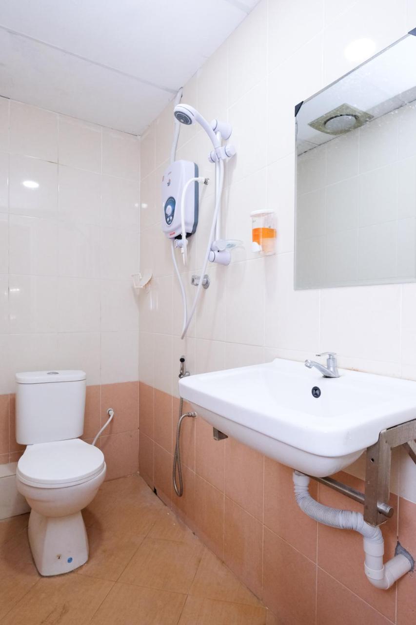 Oyo 715 Mr J Hotel Kota Bharu Eksteriør bilde